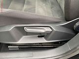 Volkswagen Golf (2018) 2.0 TDi, Highline, LED - náhled 14