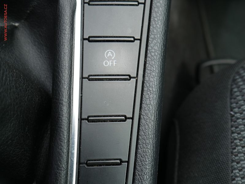 Volkswagen Passat (2011) 2.0TDi, ČR, Comfortline - fotka 20 z 22