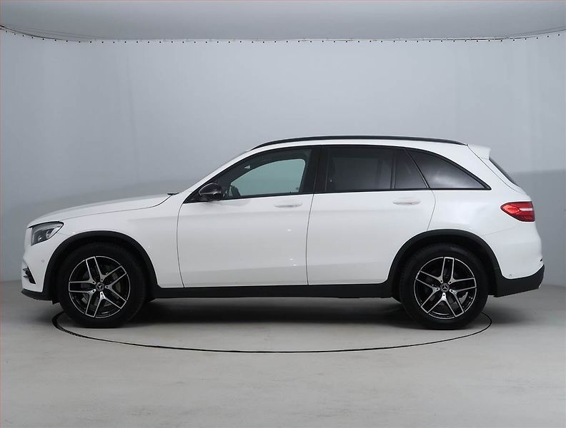Mercedes-Benz GLC (2018) AMG line 250 d 4MATIC - fotka 3 z 24
