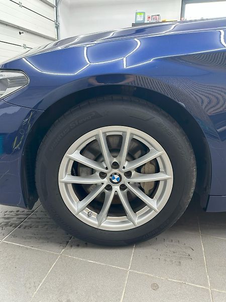 BMW Řada 5 (2019) spolehlivé a bezpečné auto - fotka 5 z 6