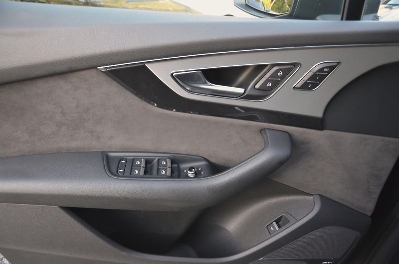 Audi Q7 (2016) 3.0TDi Q S-Line 1.MAJ./ VÝBAVA - fotka 28 z 51