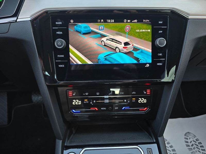 Volkswagen Passat DSG 2,0TDI ELEGANCE NAVI - DPH - fotka 15 z 18