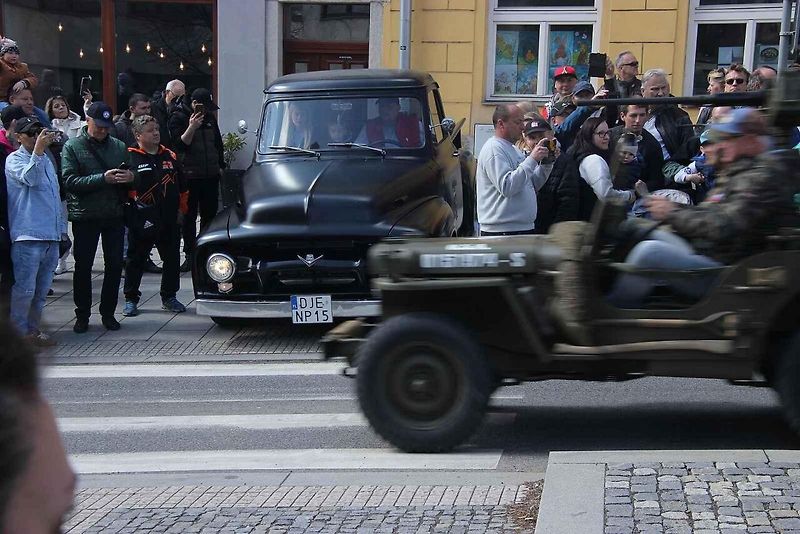 V Příbrami se sjela historická auta a motorky v rámci tradiční akce Česká Route 66.