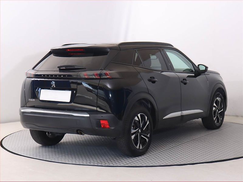 Peugeot 2008 (2020) Active 1.2 PureTech, Kůže - fotka 5 z 20