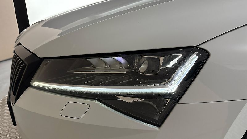 Škoda Superb 2.0 TDI DSG 4x4 Sportline Comb - fotka 18 z 29