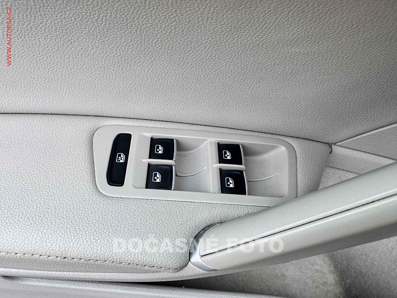 Volkswagen Golf (2018) 1.6TDi, DSG, LED, navi - fotka 13 z 16