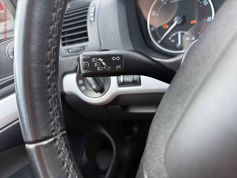 Škoda Octavia (2010) 1.2 TSi, ČR, Ambiente - fotka 12 z 15