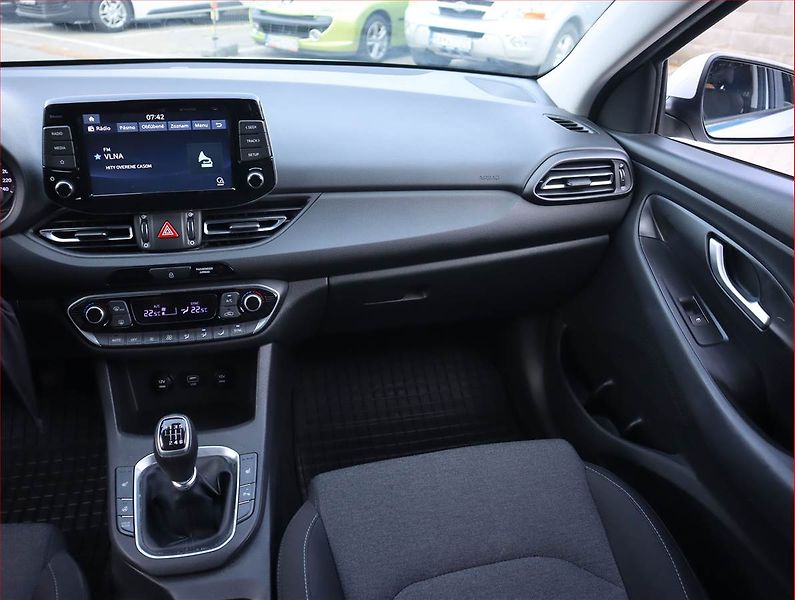 Hyundai i30 (2021) Family 1.5 T-GDI MHEV - fotka 8 z 19