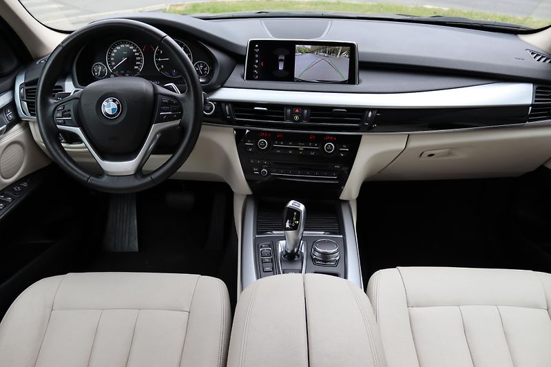 BMW X5 XDRIVE 40e F15 230kW DPH - fotka 30 z 48