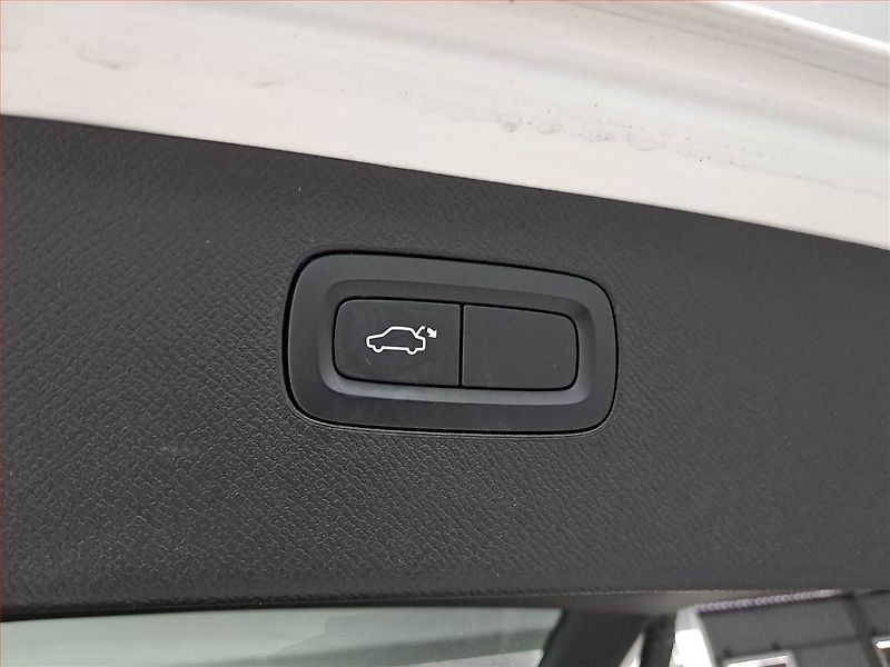 Volvo XC90 (2020) B5 AWD - fotka 16 z 24