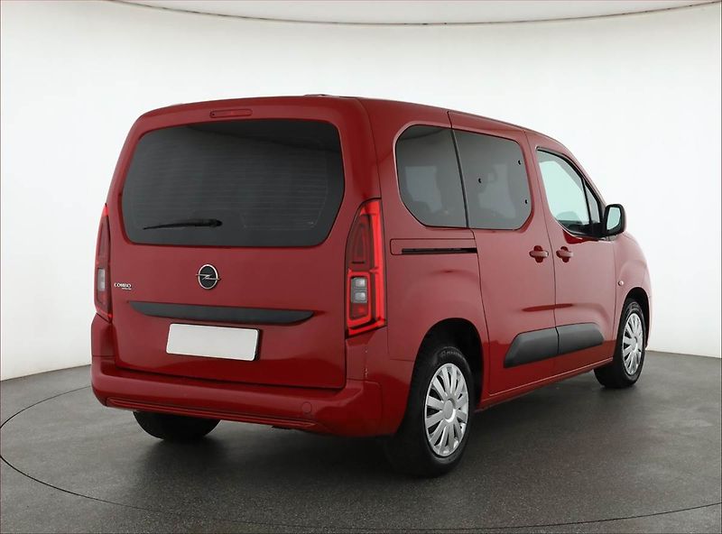 Opel Combo (2019) Enjoy 1.2 Turbo, 5Míst, ČR - fotka 5 z 12