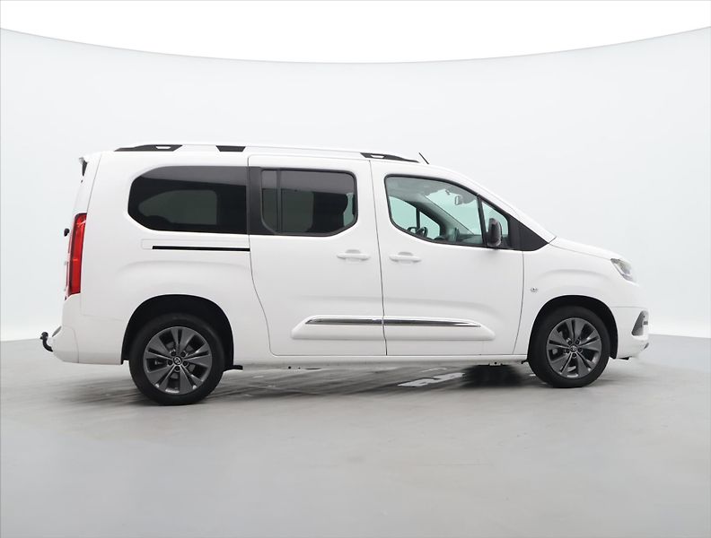 Toyota ProAce City Verso L2 1,2 T 96kW Aut 7-Míst CZ DP - fotka 8 z 35