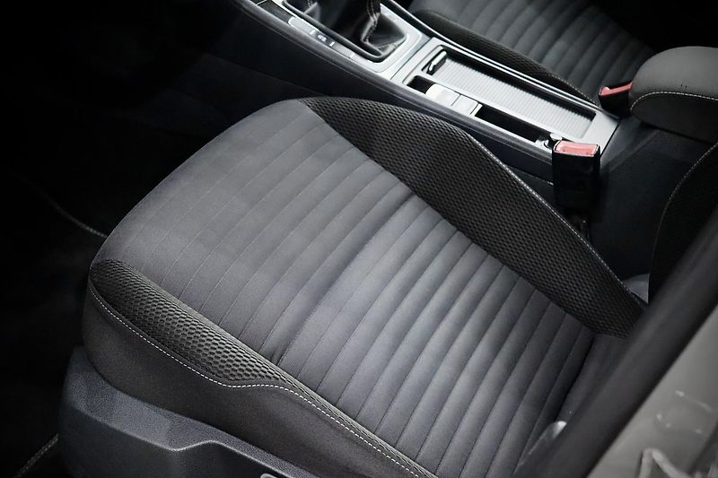 Volkswagen Golf 7 Variant 1.4 TSI 90 kW - fotka 15 z 37