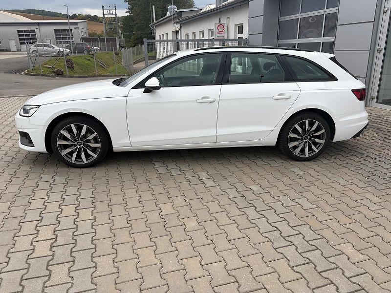 Audi A4 Avant (2023) - fotka 4 z 12