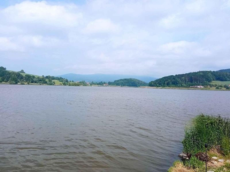 Pro ornitologa ráj, pro běžného turistu zážitek. To je Dračí jezero.