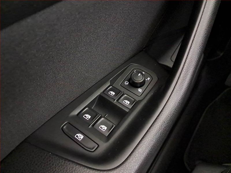 Volkswagen Passat (2019) 1.6 TDI, Automat, Navi - fotka 22 z 27