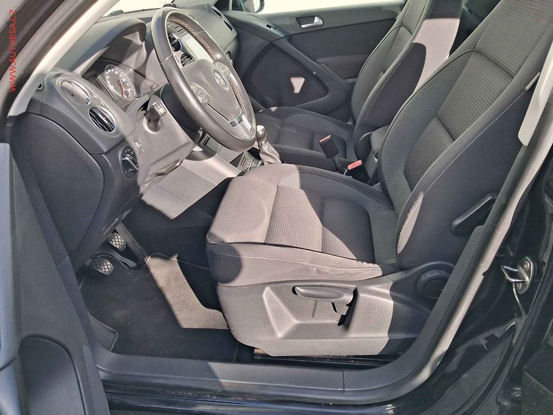 Volkswagen Tiguan (2011) 2.0 TDi 4x4, Team, bixen - fotka 9 z 19