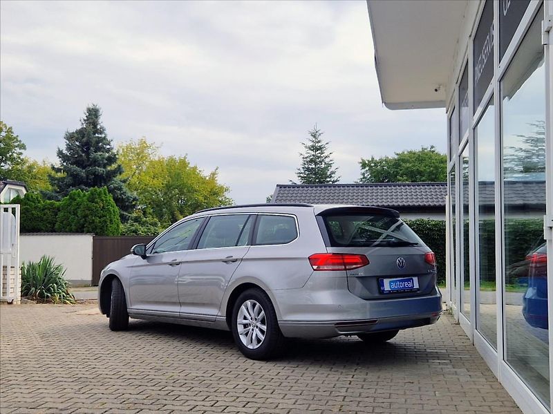 Volkswagen Passat 1,4 TSI 110kW SENZORY AUTOAC - fotka 3 z 42