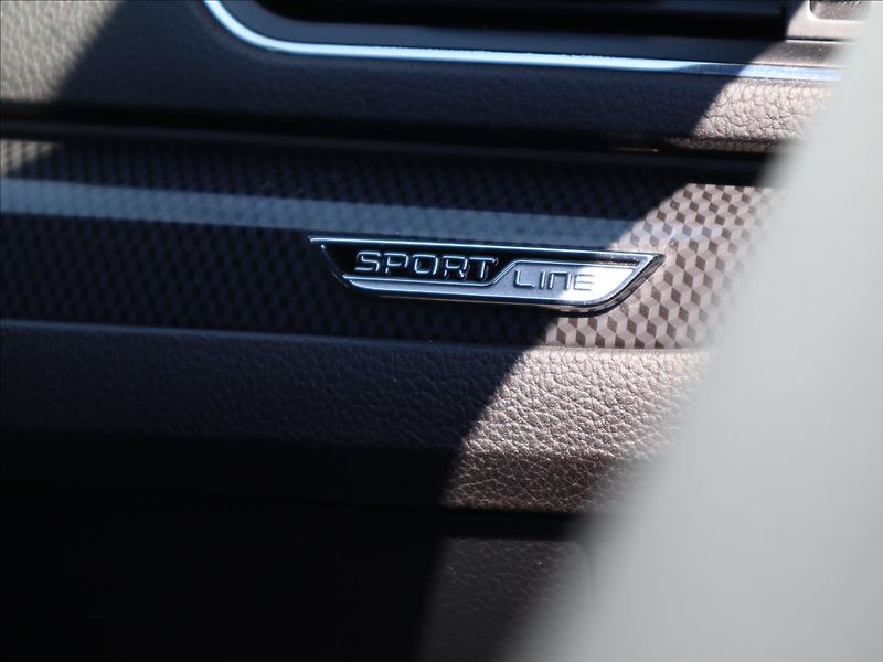 Škoda Superb 2,0 TDI SportLine Kamera ACC - fotka 36 z 36