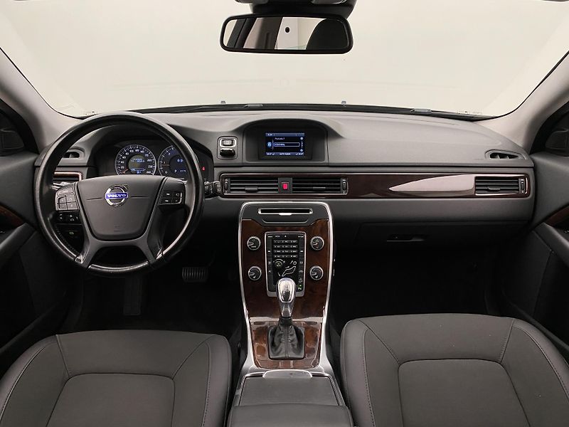 Volvo XC70 D4 AWD KINETIC AUT REZERVACE - fotka 2 z 38