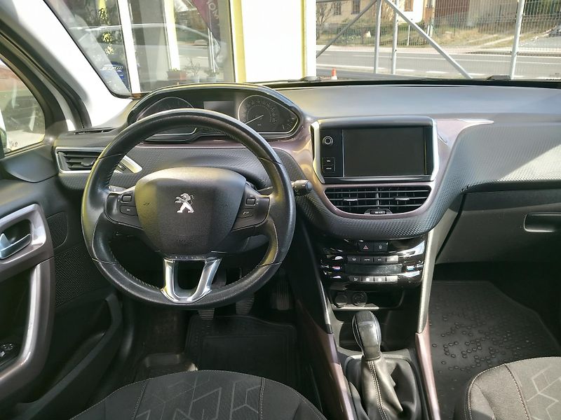 Peugeot 2008 (2015) 1,6HDi STYLE NAVI VYHŘ.SED. - fotka 19 z 38
