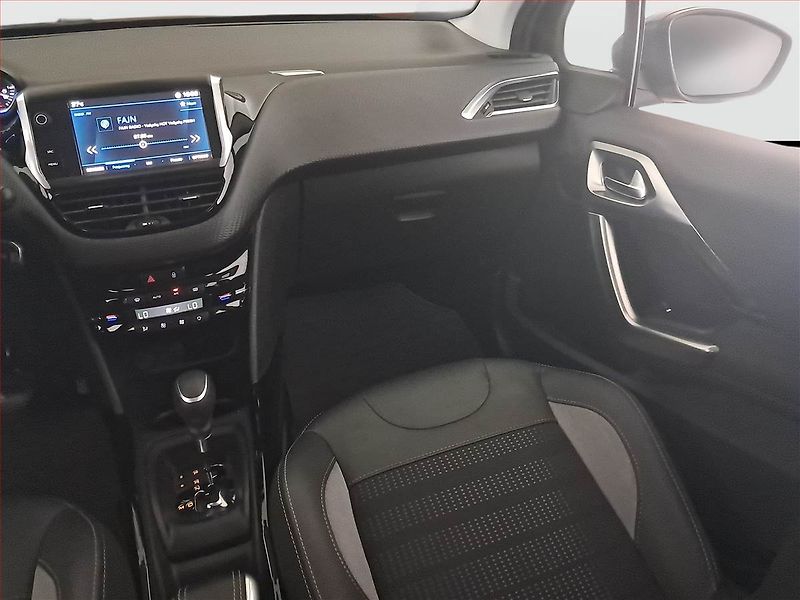 Peugeot 2008 (2018) 1.2 PureTech, Automat - fotka 8 z 19