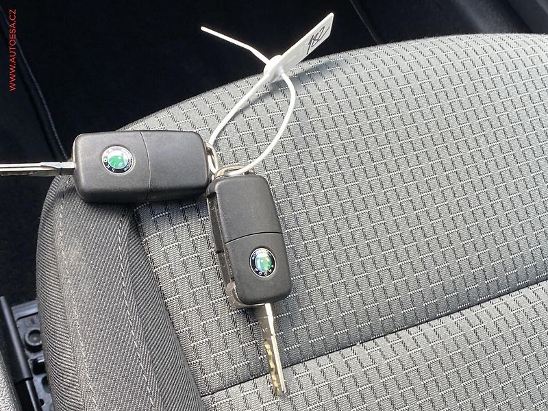 Škoda Superb (2012) 2.0 TDi, Ambition - fotka 16 z 16