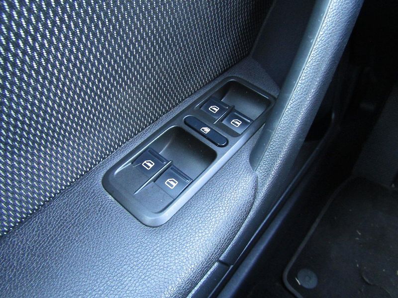 Škoda Yeti (2011) 1.6 TDI  77kW NOVÁ SPOJKA - fotka 28 z 37