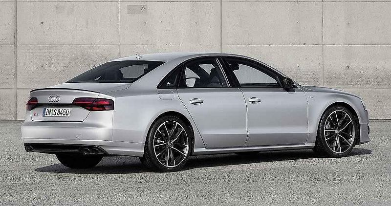 Audi S8 plus.
