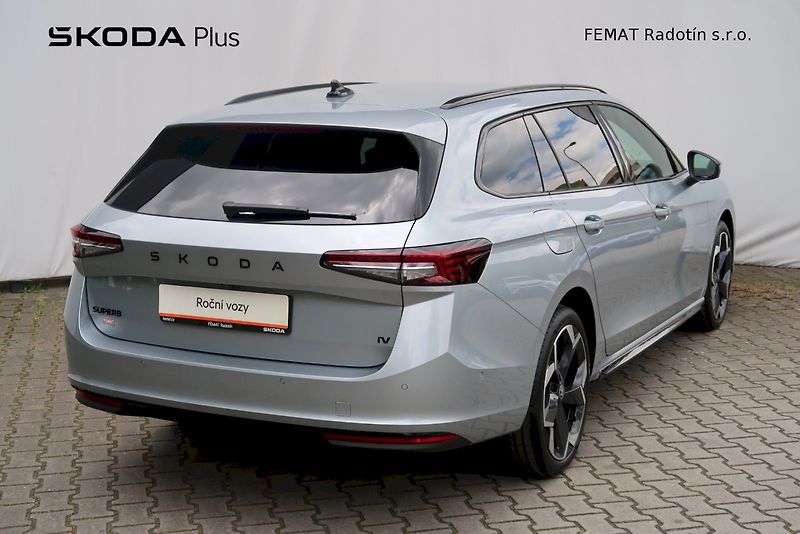 Škoda Superb (2025) Combi SportLine 1,5 TSI 150 kW - fotka 25 z 33