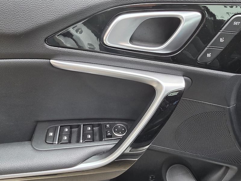 Kia XCeed (2020) 1.6-PLUG-IN HYBRID-1.MAJITEL - fotka 13 z 19
