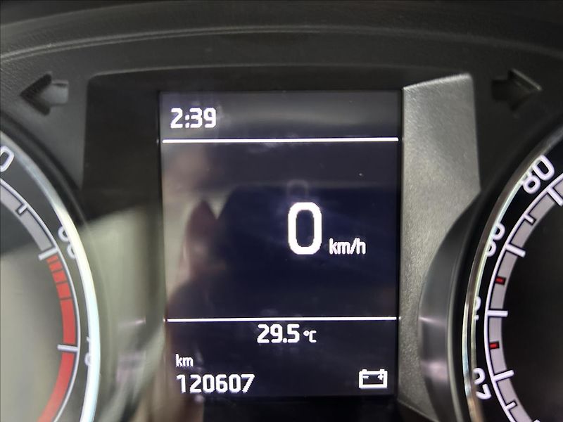 Škoda Rapid 1,0   TSI 81kW,SERVISKA,TAŽNÉ - fotka 10 z 23