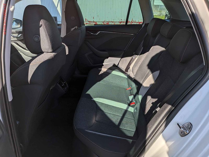 Škoda Kamiq (2023) 1.0TSi, ČR, Style, LED - fotka 10 z 15