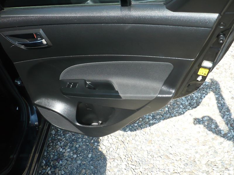 Suzuki Swift 1.2i 66Kw Klima - fotka 21 z 23