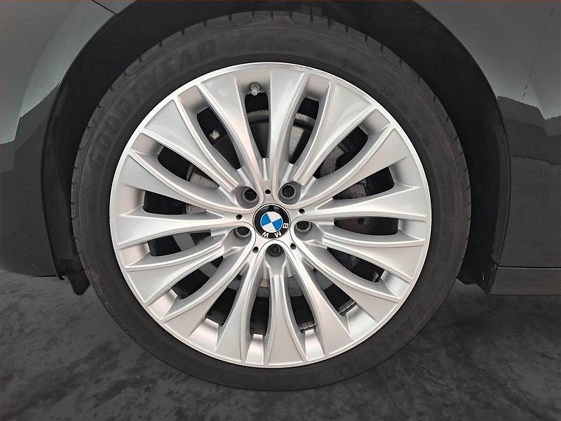 BMW Řada 5 (2014) 530d xDrive GT, 4X4, Automat - fotka 15 z 21