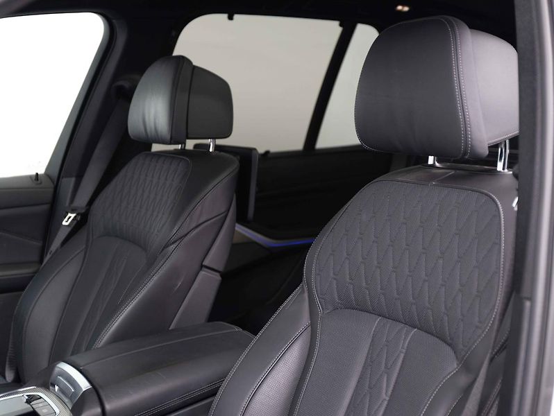 BMW X5 M50i - fotka 19 z 23