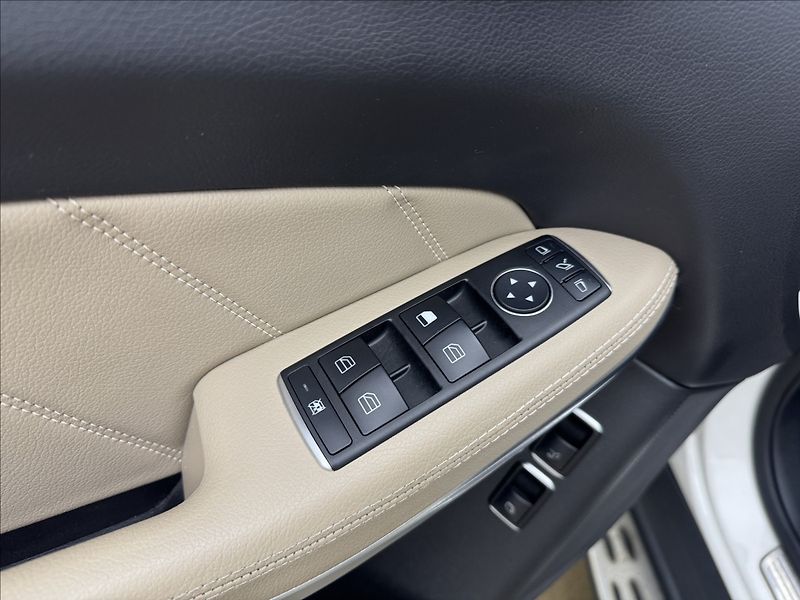 Mercedes-Benz GL 3,0 DPH AMG 4X4 NZTOP 360° TZ - fotka 35 z 48