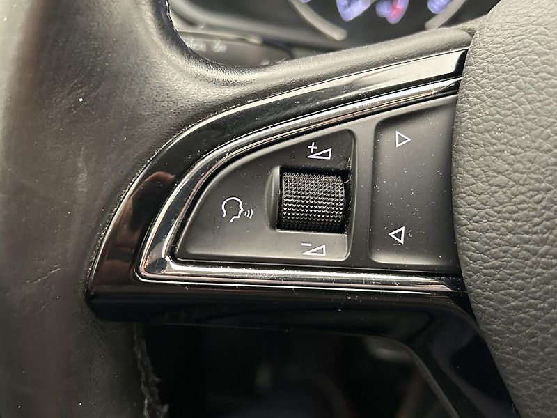 Škoda Superb 2.0 TDI Ambition - fotka 23 z 27