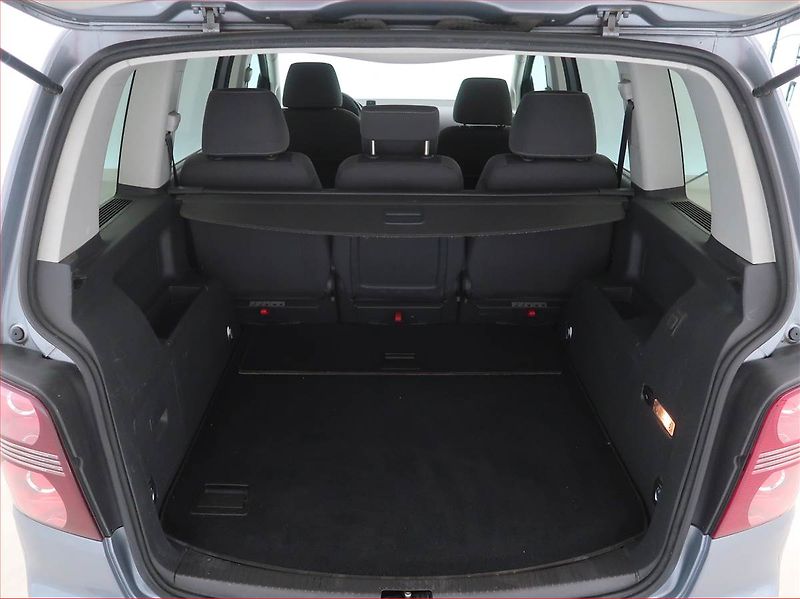 Volkswagen Touran (2008) 1.9 TDI, nová STK, Tažné - fotka 11 z 13