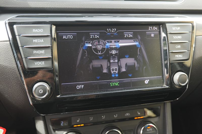 Škoda Superb 1.4 TSI DAB 19 Tažné - fotka 29 z 35