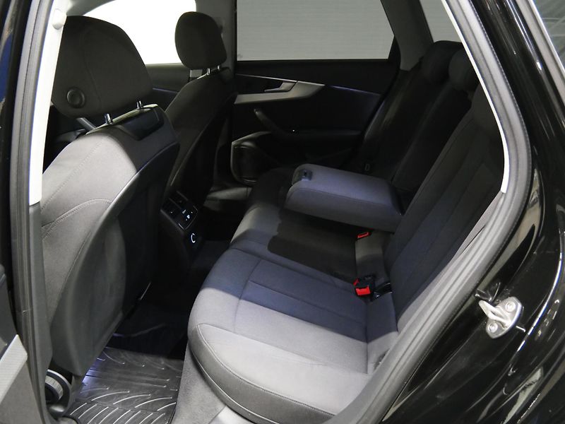 Audi A4 - fotka 25 z 27