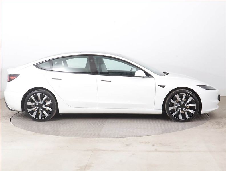 Tesla Model 3 (2023) Standard Range LFP, SoH 96% - fotka 6 z 22