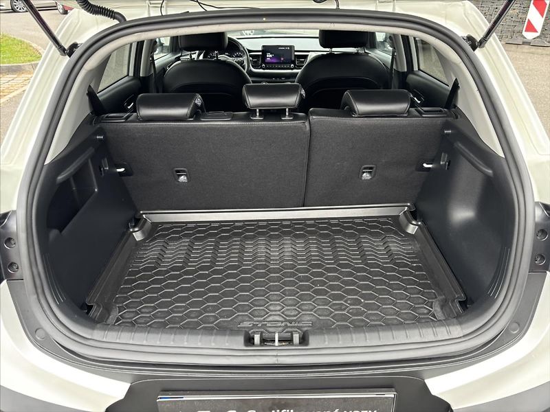 Kia Stonic 1,0 TGDi 73kW TOP ZÁRUKA NAVI - fotka 13 z 38