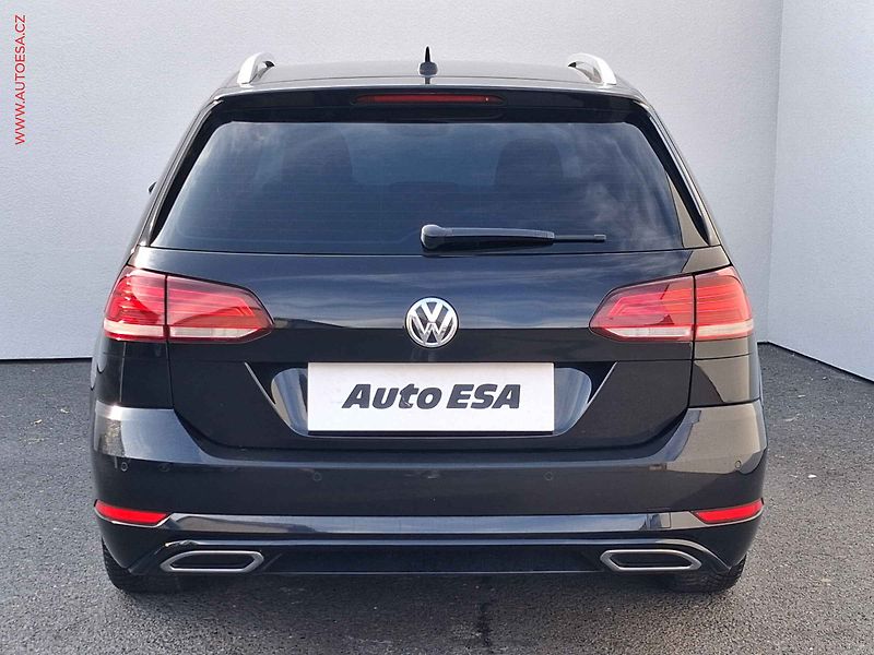 Volkswagen Golf (2020) 2.0 TDi, R-Line, DSG, navi - fotka 5 z 20