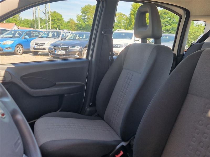 Fiat Panda 1,2 i 1 MAJITEL POUZE 40TIS.km - fotka 15 z 23