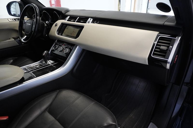 Land Rover Range Rover Sport 3.0 TDV6 HSE 4WD - fotka 32 z 35