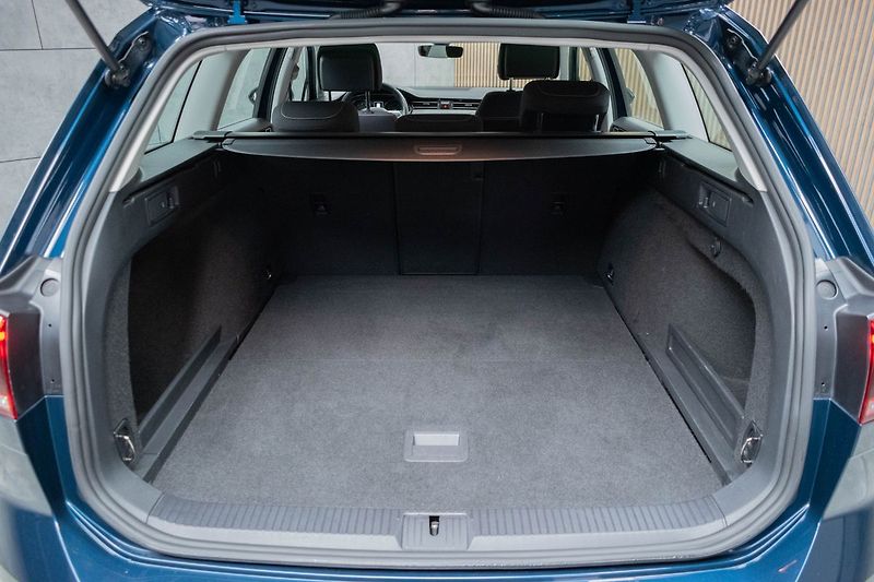 Volkswagen Passat 1.5 TSI BUSINESS*ACC*DPH*ČR 1M - fotka 34 z 35