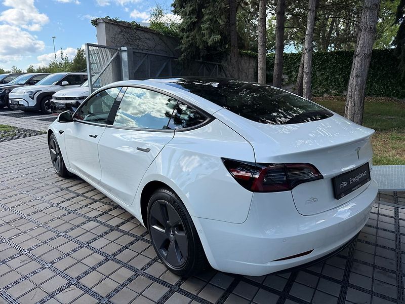 Tesla Model 3 Long Range AWD REZERVACE - fotka 4 z 38