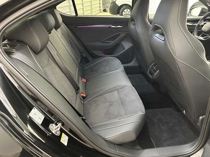 Škoda Superb 2.0 TDI SportLine - fotka 22 z 27