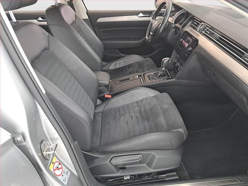 Volkswagen Passat (2019) R-Line 2.0 TDI, Automat, Kůže - fotka 9 z 24